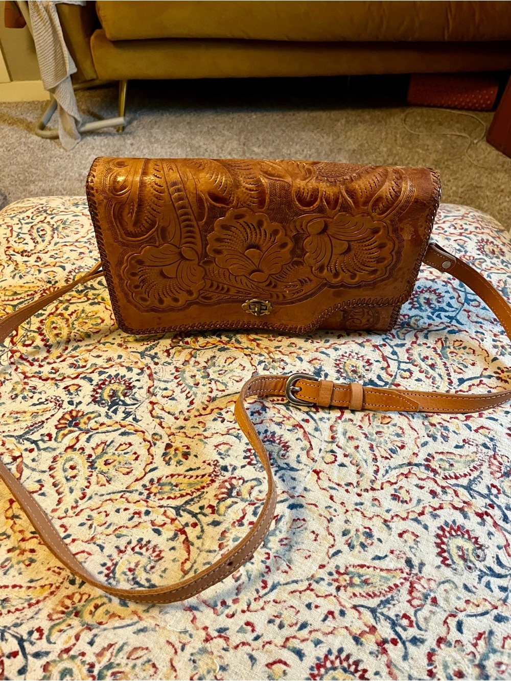 Mexican vintage oil tooled leather purse